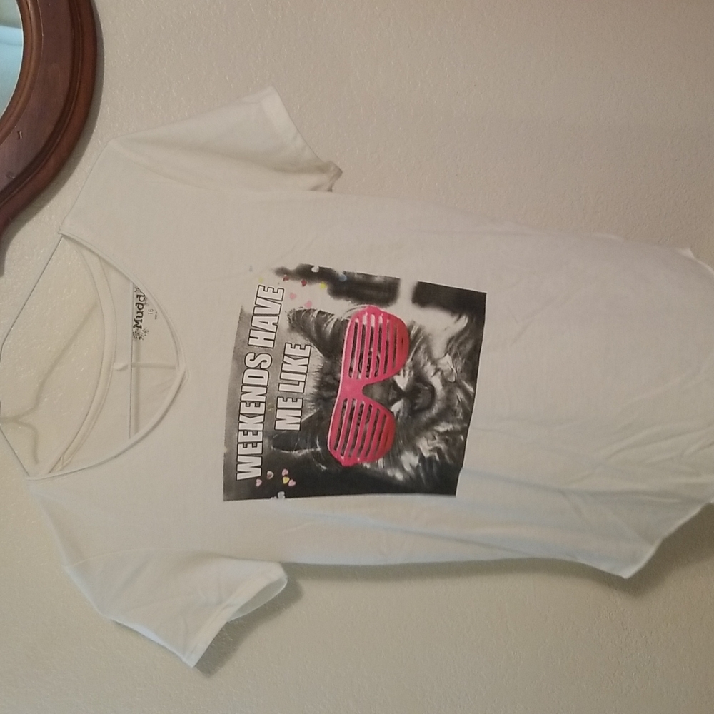 Cream colored Mudd T-shirt